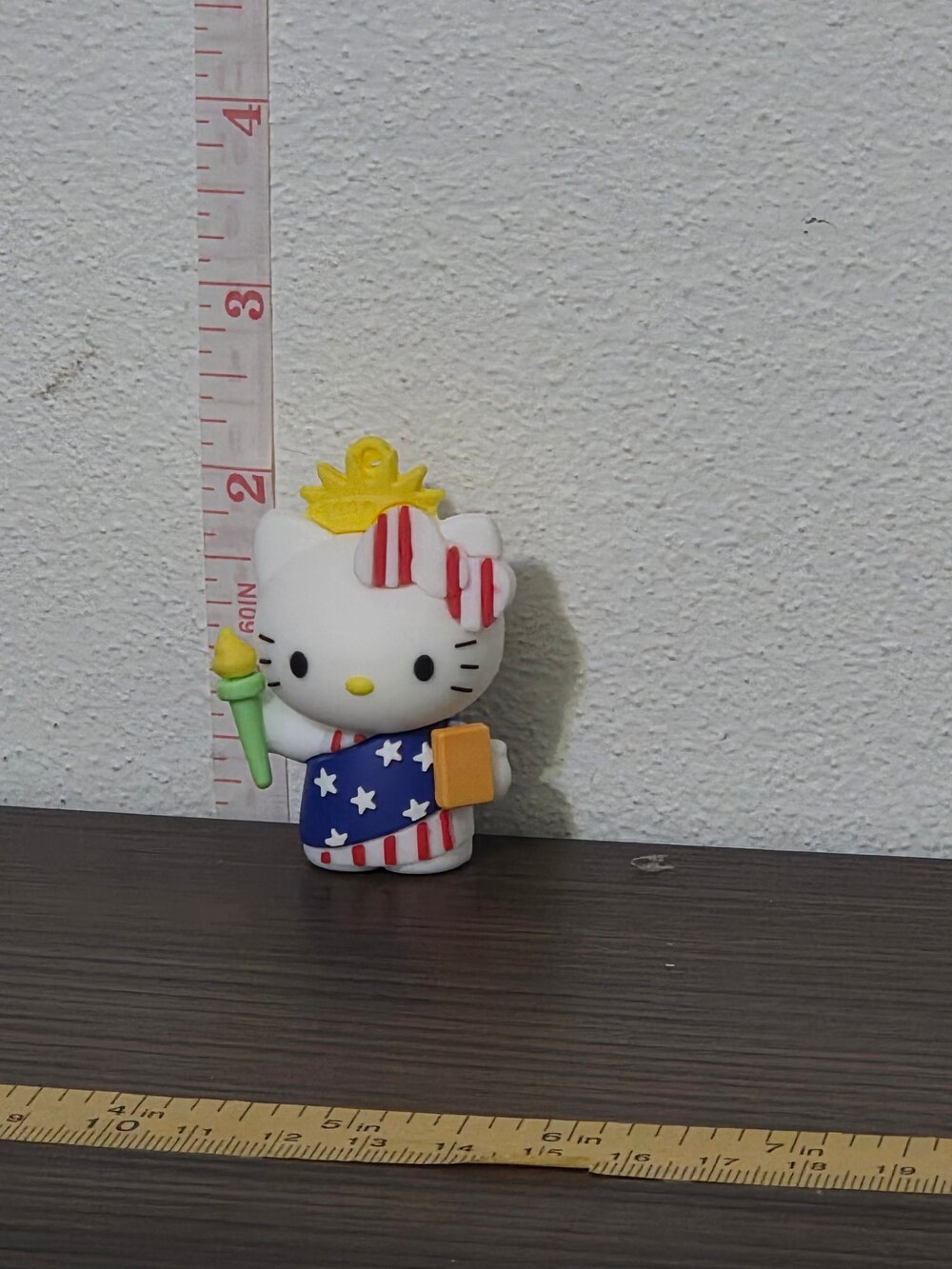 Sanrio Hello Kitty "Around the World" Statue of Liberty mini figure